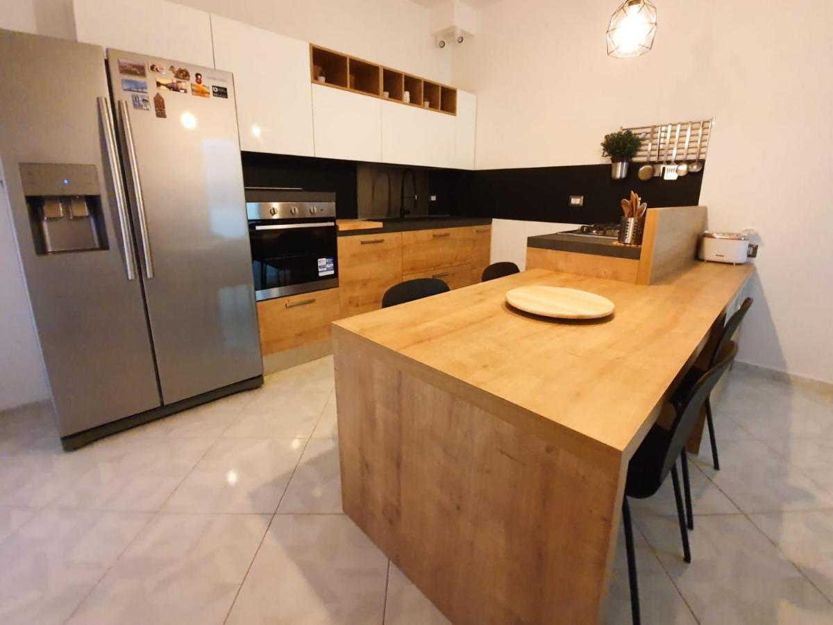 אסראלה B&B Terra Di Miti מראה חיצוני תמונה